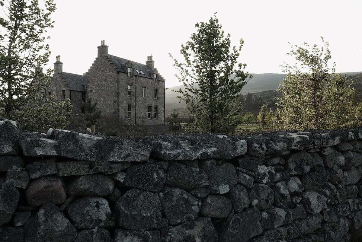 Huswell - Gairnshiel Lodge - Unique & Exclusive Lodge Next To The Castle Ballater Zewnętrze zdjęcie